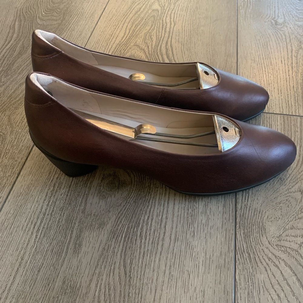 Ecco woman’s heel shoes very beautiful color